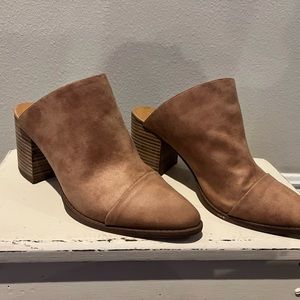 EUC Shoes! Suede